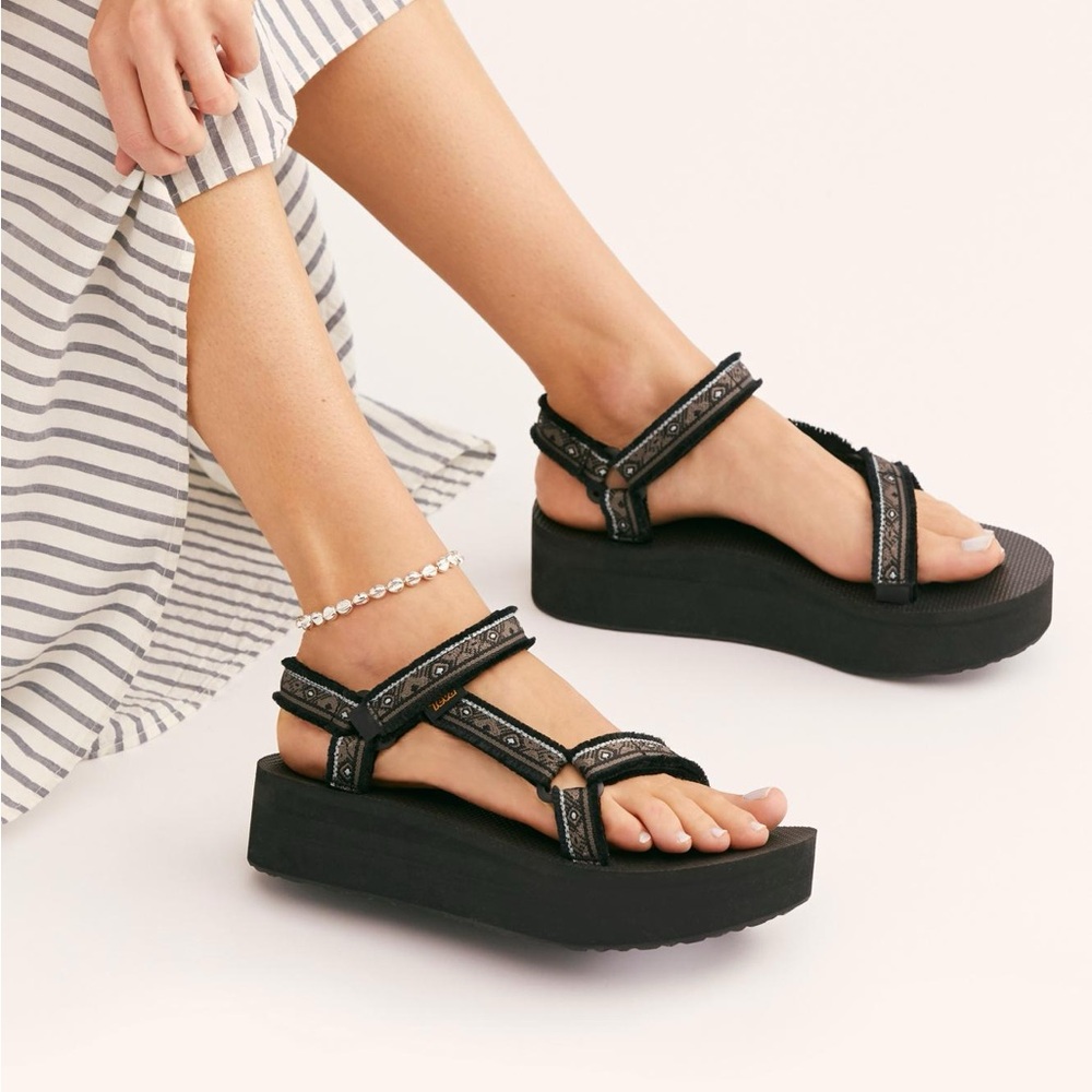 TEVA BLACK FLATFORM UNIVERSAL MARESSA STRAPPY PLATFORM SANDALS, US 11